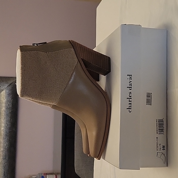 BNIB Charles David Fallyn Wool Bootie Size 9 - Picture 2 of 5